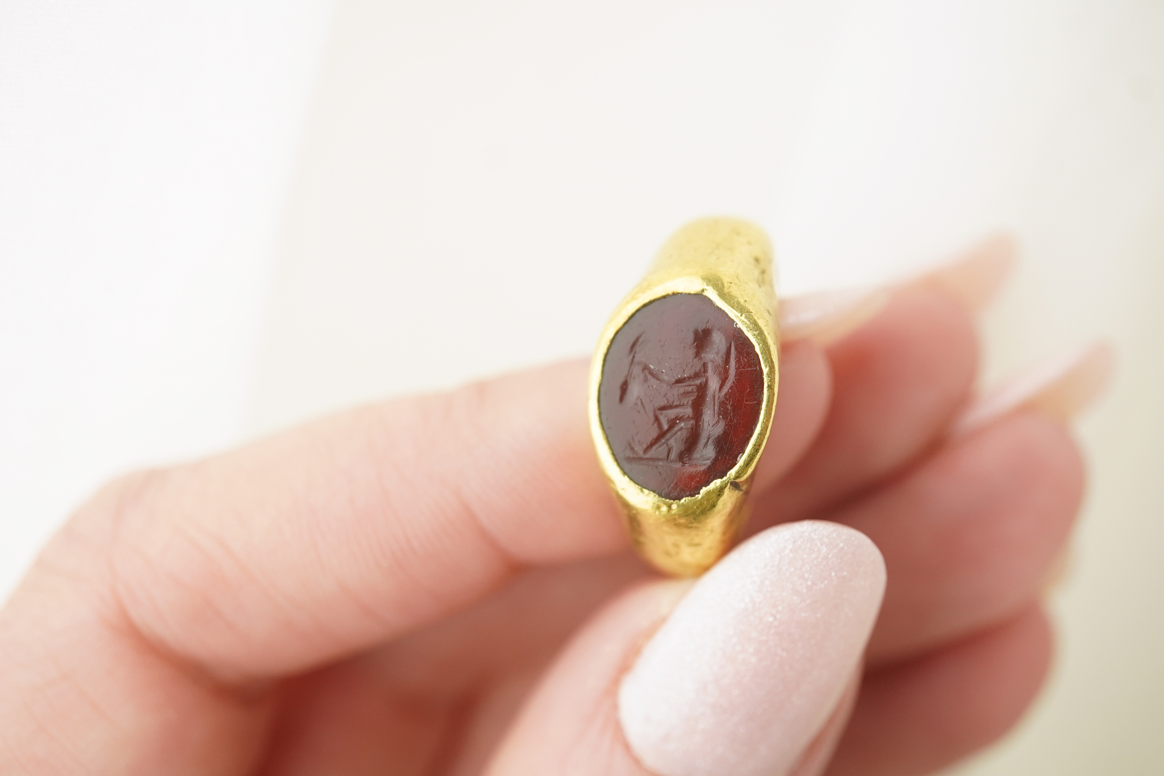 A Roman gold and intaglio set ring